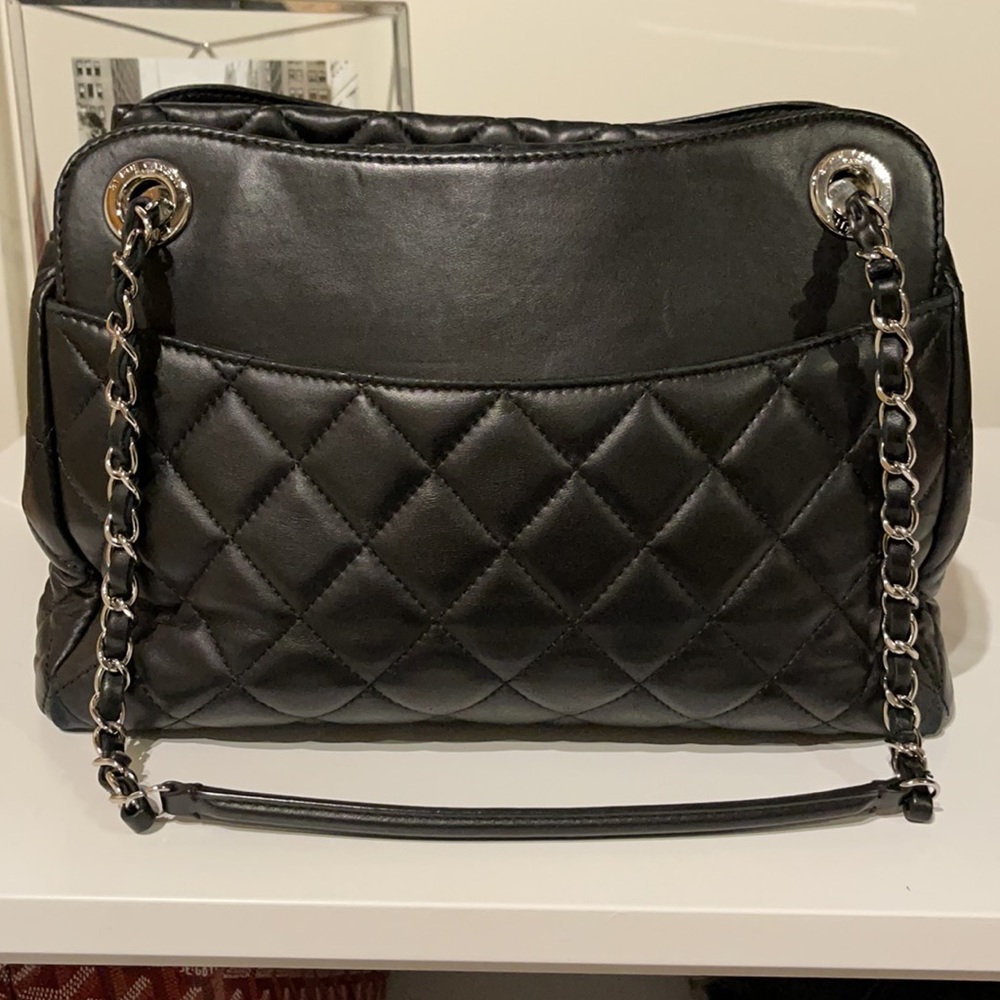 Chanel black quilted leather shoulder bag - Picture 2 of 8